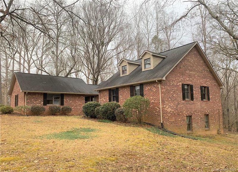 816 Lakeside Cir, Lancaster, SC 29720
