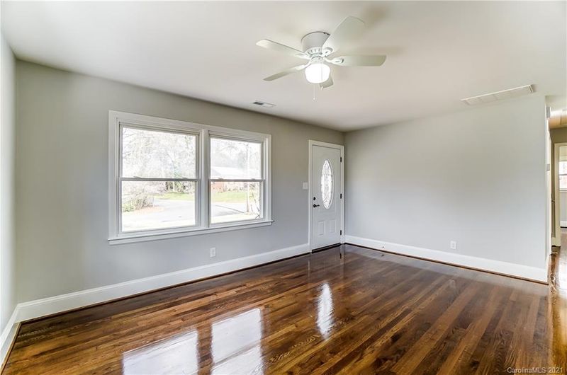 4242 Winfield Dr, Charlotte, NC 28205