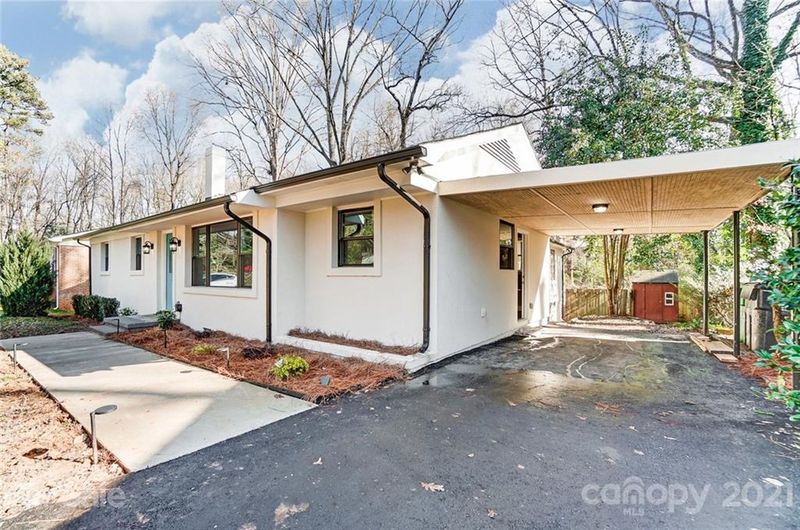 909 Crestmere St, Charlotte, NC 28208