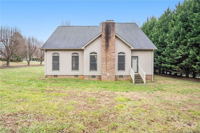 208 Chateau Dr, Gastonia, NC 28056
