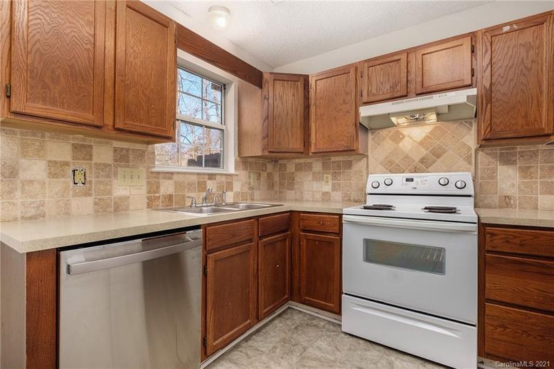 7818 Pelican Ct, Charlotte, NC 28227