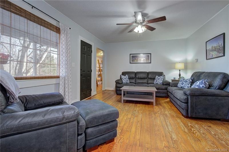 125 Leo Dr, Mount Holly, NC 28120