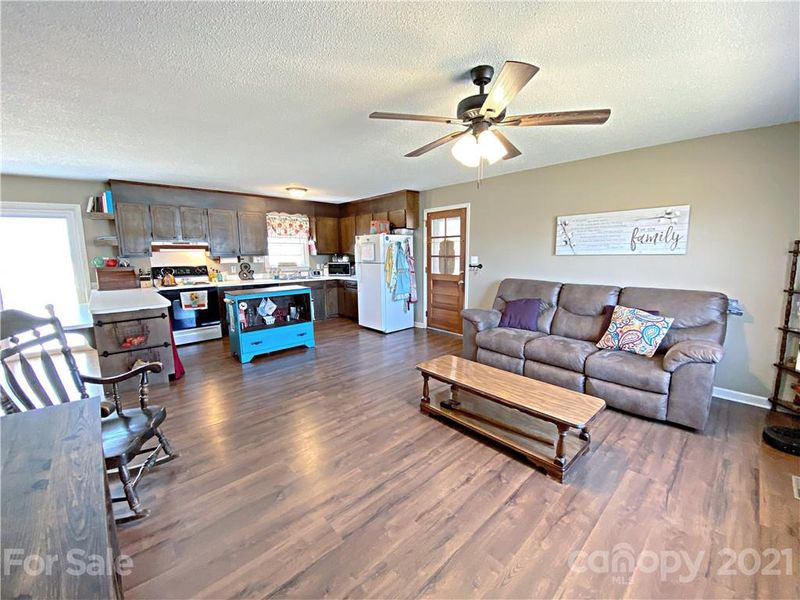 1285 Village Cir, Hickory, NC 28602