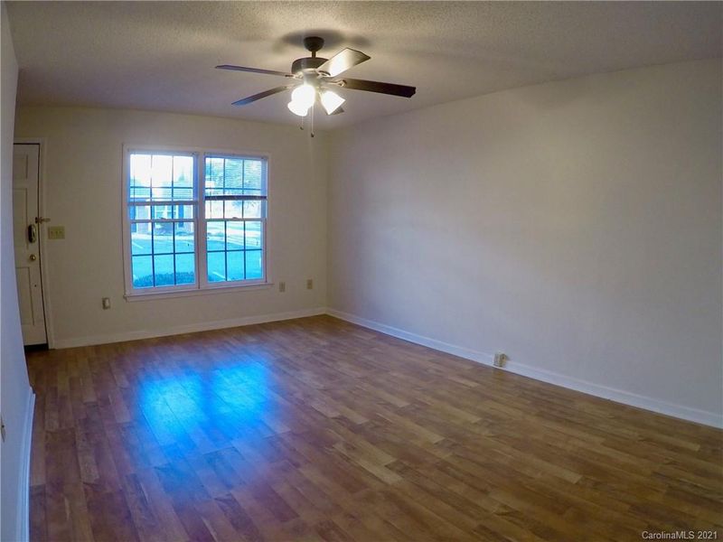 2433 1st St NW #23, Hickory, NC 28601