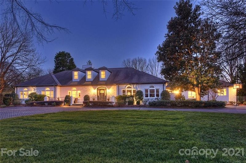 2015 Woodhaven Rd, Charlotte, NC 28211