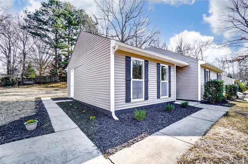 6821 Delta Lake Dr, Charlotte, NC 28215