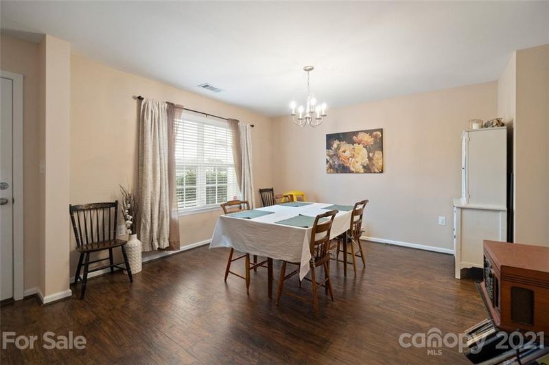 9905 Eagle Feathers Dr, Charlotte, NC 28214