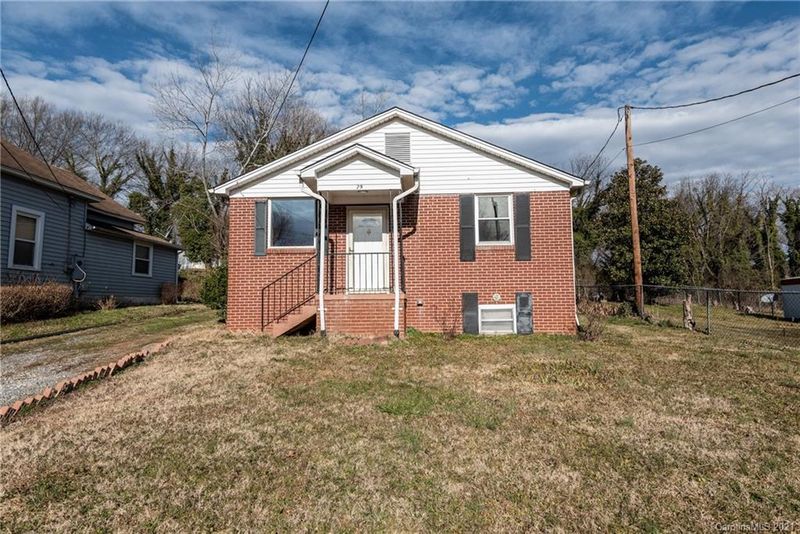 29 7th Ave SE, Hickory, NC 28602
