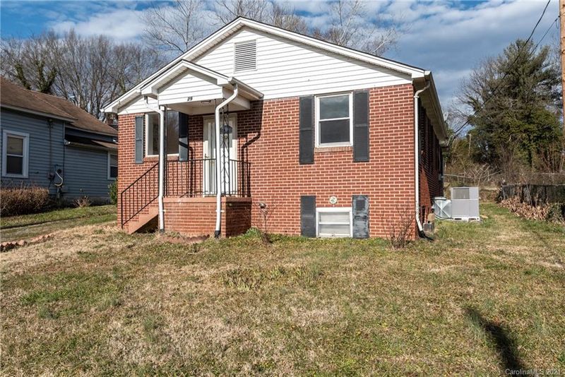 29 7th Ave SE, Hickory, NC 28602