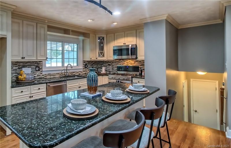6930 Old Forge Dr, Charlotte, NC 28226
