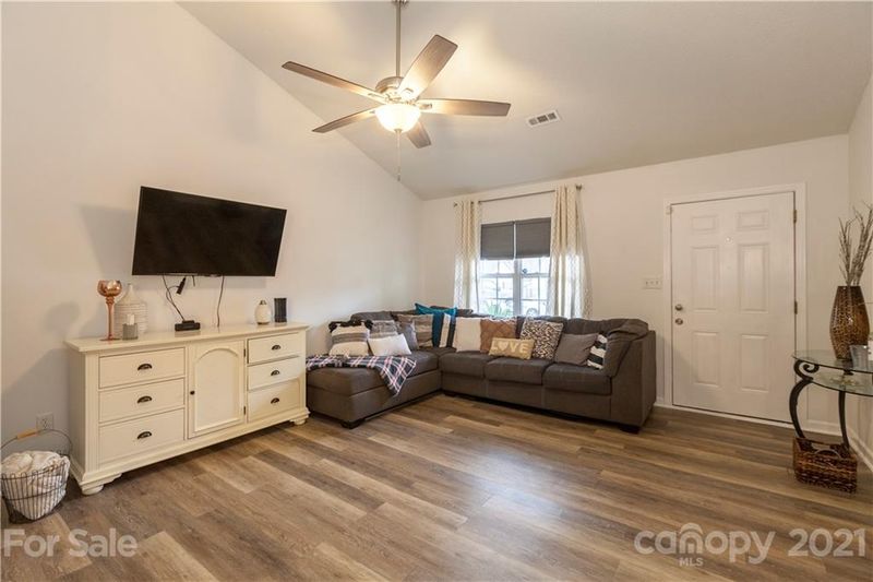 2210 Blue Hampton Ln, Charlotte, NC 28213