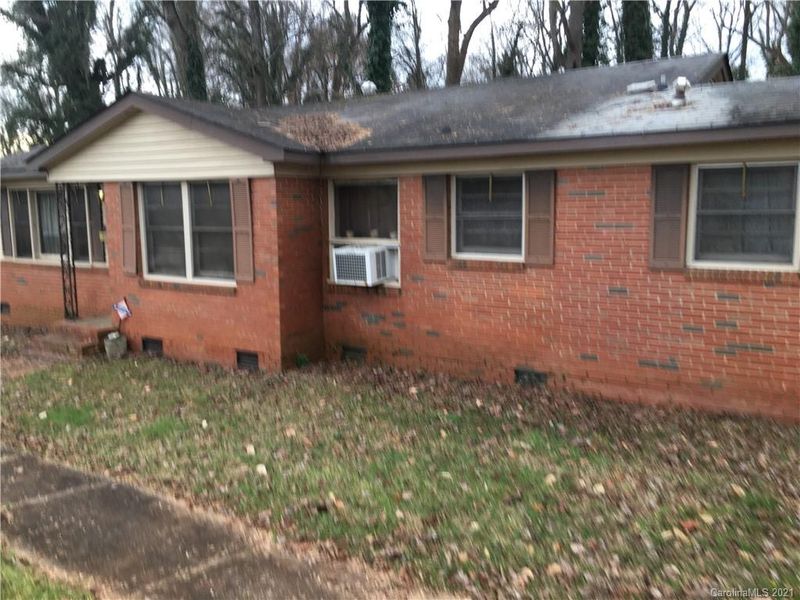 1501 Chelveston Dr, Charlotte, NC 28208