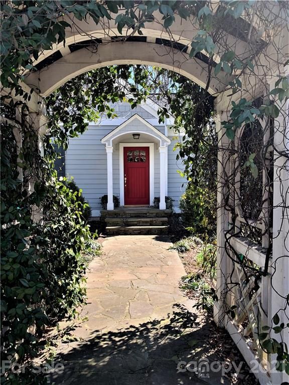 203 S Thompson St, Davidson, NC 28036