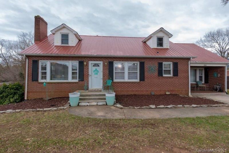 235 16th Ave NW, Hickory, NC 28601