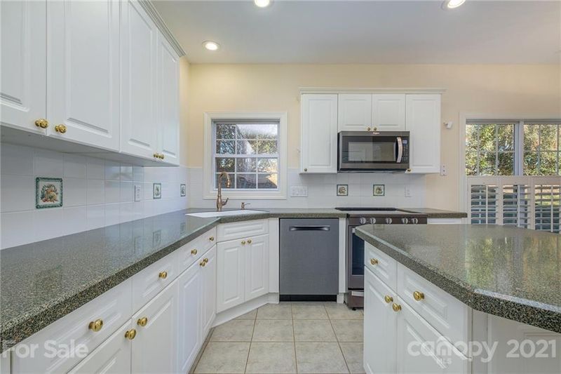 9405 Bonnie Briar Cir, Charlotte, NC 28277
