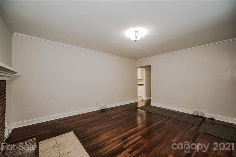 6049 King George Dr, Charlotte, NC 28213