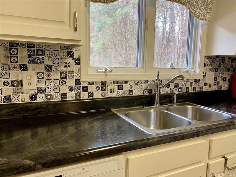 2315 White Oak Ct, Claremont, NC 28610