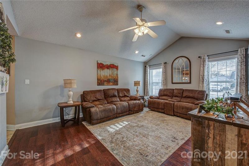 108 Pleasant St, Belmont, NC 28012
