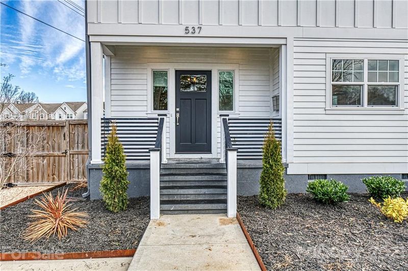 537 Greystone Rd, Charlotte, NC 28209