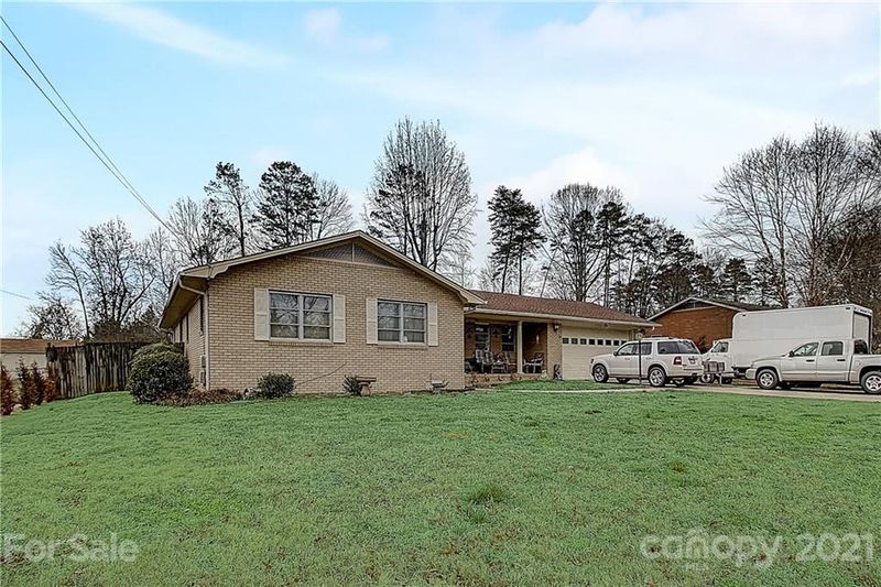 106 Greenview Dr, Kannapolis, NC 28081