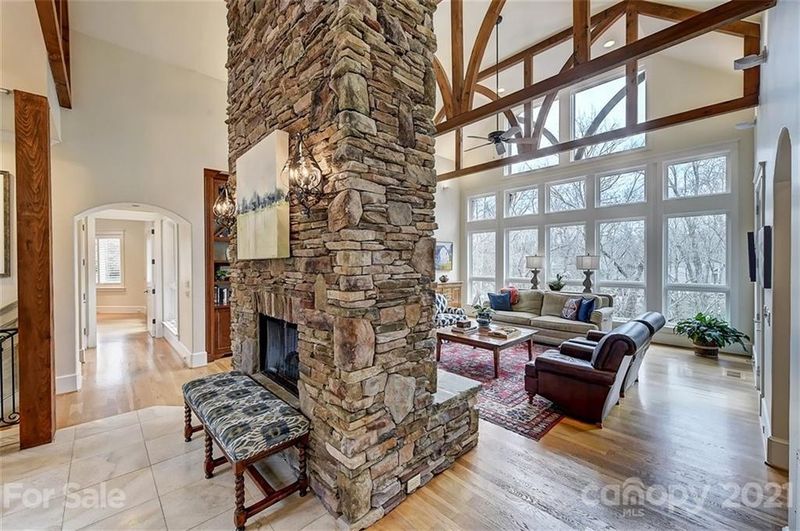 2828 Briarcliff Pl, Charlotte, NC 28207