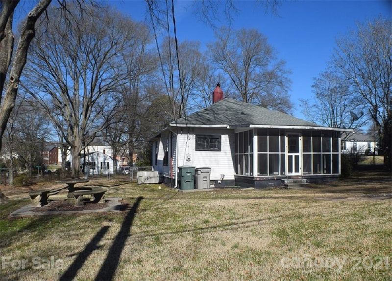 527 Johns Ln, Gastonia, NC 28052