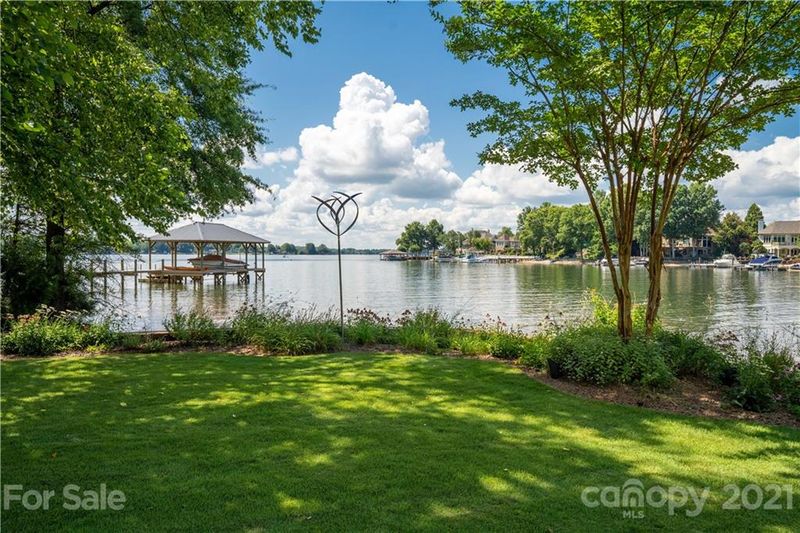 18802 Halyard Pointe Ln, Cornelius, NC 28031