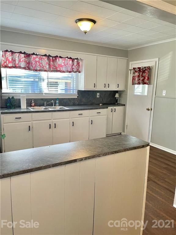 309 W Ballard St W, Cherryville, NC 28021