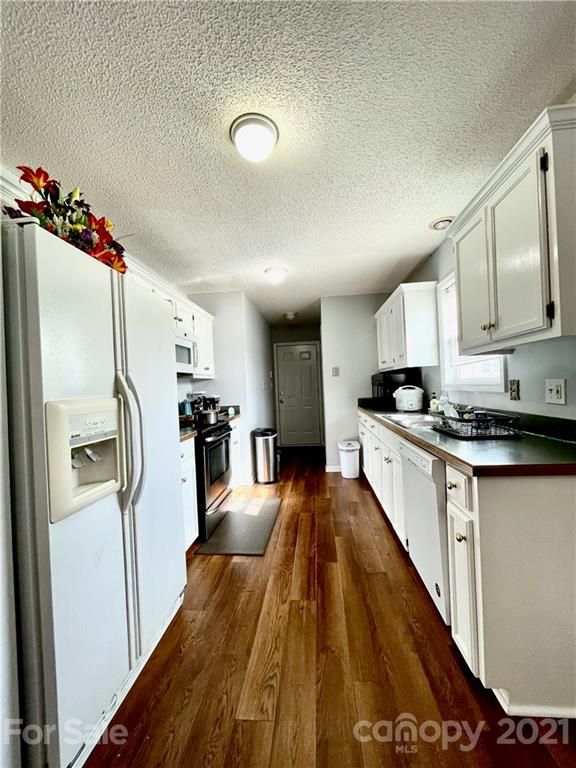 610 Helms Dr, Lowell, NC 28098