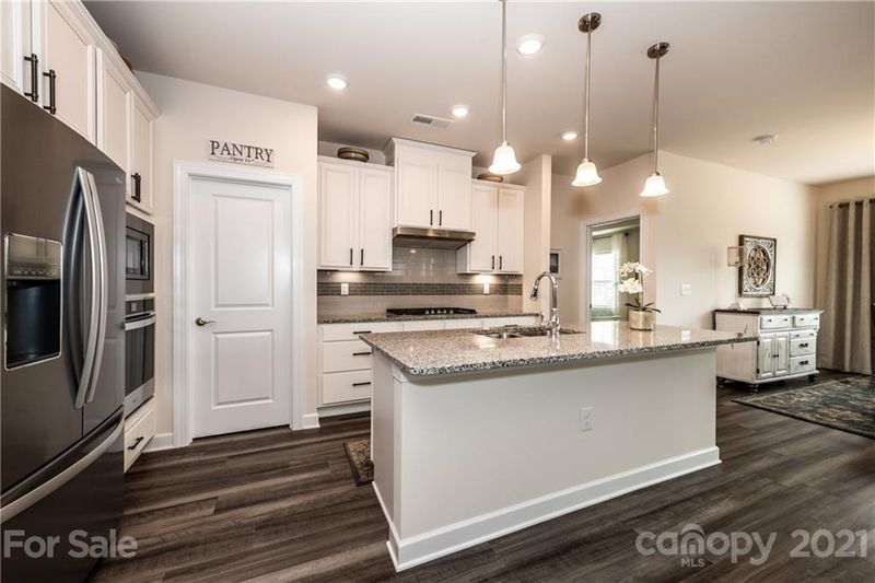 15005 Batteliere Dr, Charlotte, NC 28278