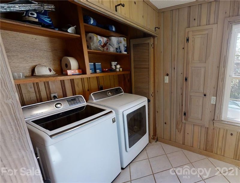 1034 15th Ave NW, Hickory, NC 28601