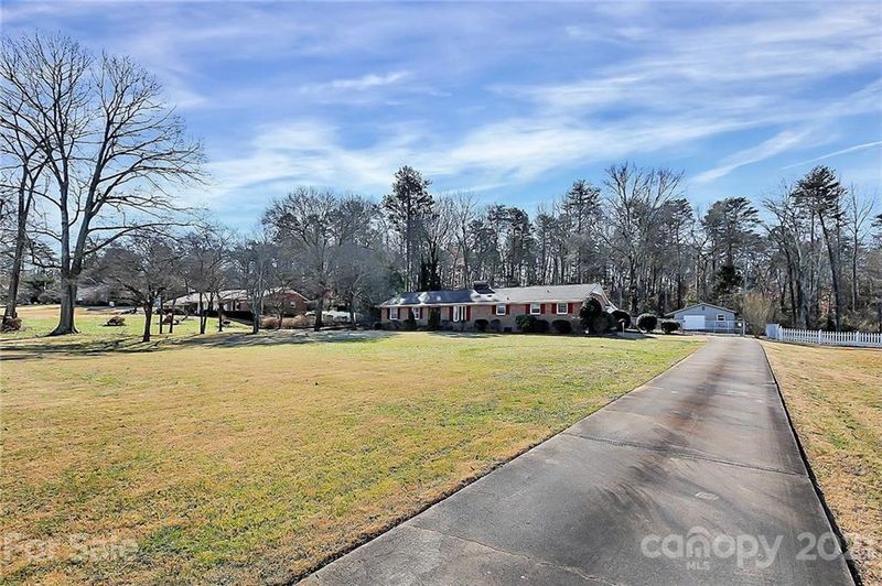 208 Sandy Ford Rd, Mount Holly, NC 28120