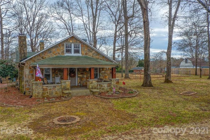 4116 Center St N, Hickory, NC 28601