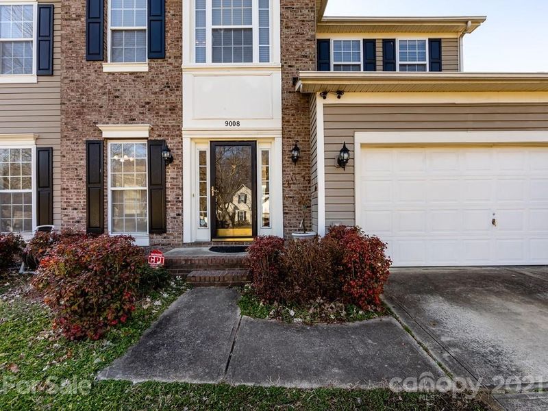9008 Steelechase Dr, Charlotte, NC 28273