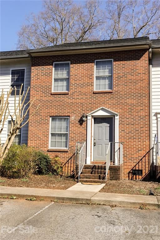 521 N Spring Ave, Newton, NC 28658
