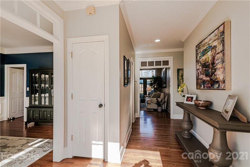 725 Queen Charlottes Ct, Charlotte, NC 28211