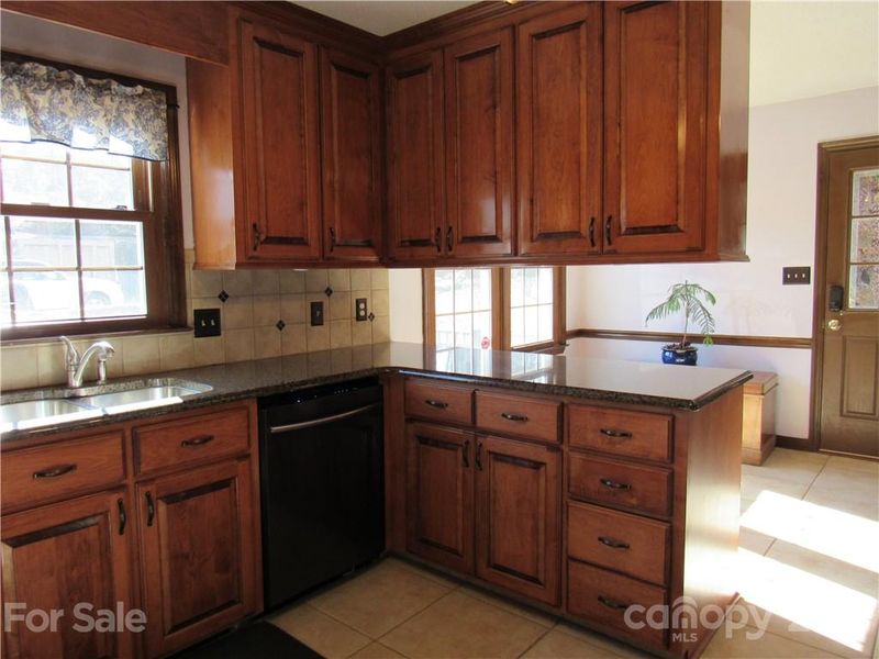 2409 Light Brigade Dr, Matthews, NC 28105
