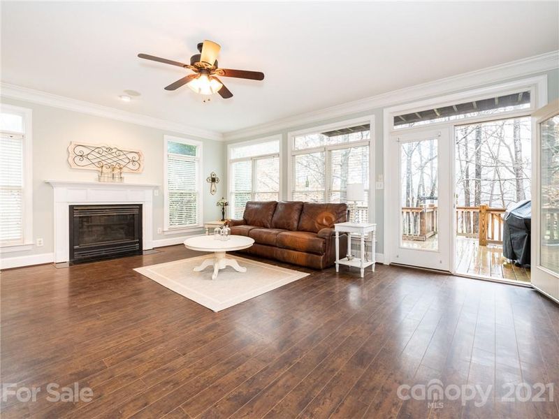 701 Eagle Point Ct, Matthews, NC 28104
