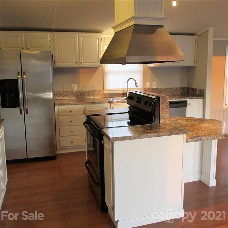 1253 Blake Dr, Mount Holly, NC 28120