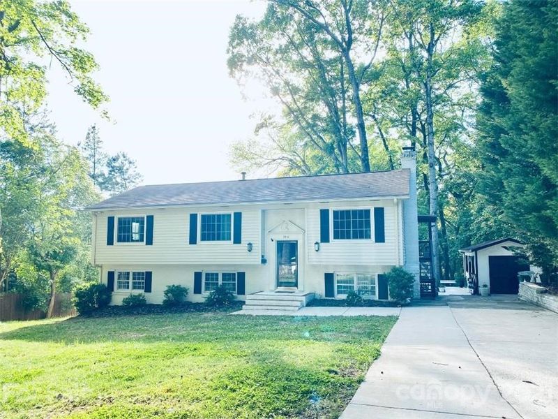 3910 Flowerfield Rd, Charlotte, NC 28210