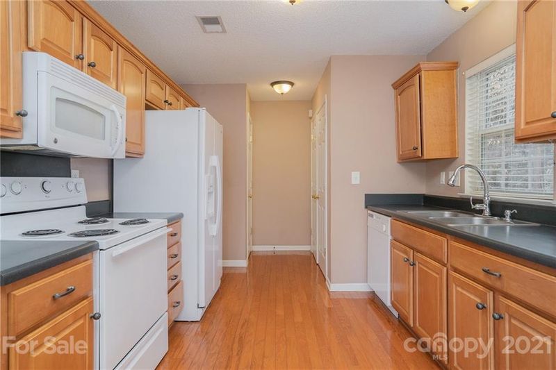 8219 Braids Bend Ct, Charlotte, NC 28269