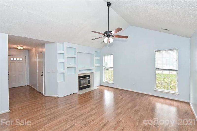 8620 Warwick Crest Ln, Charlotte, NC 28215