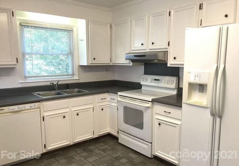 8822 Nottoway Dr, Charlotte, NC 28213
