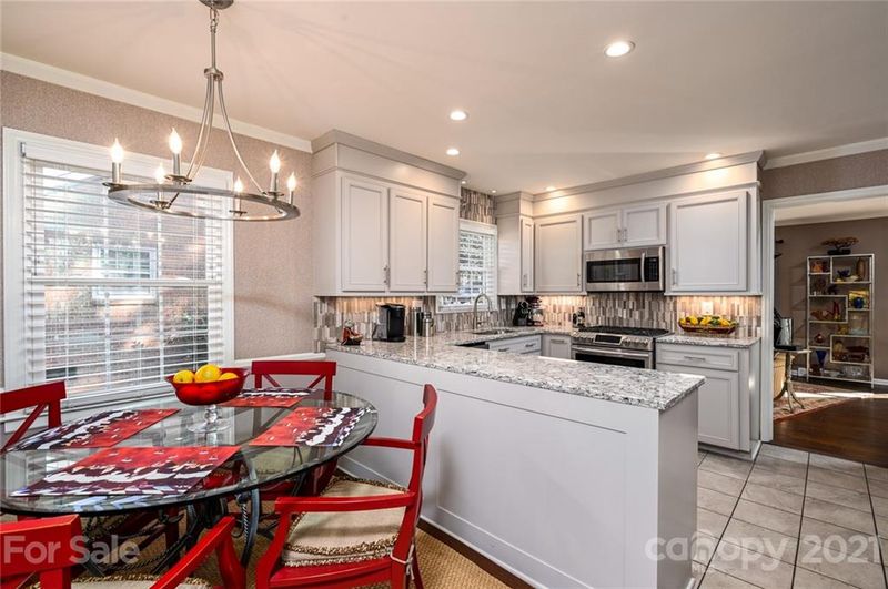 2437 Knickerbocker Dr, Charlotte, NC 28212