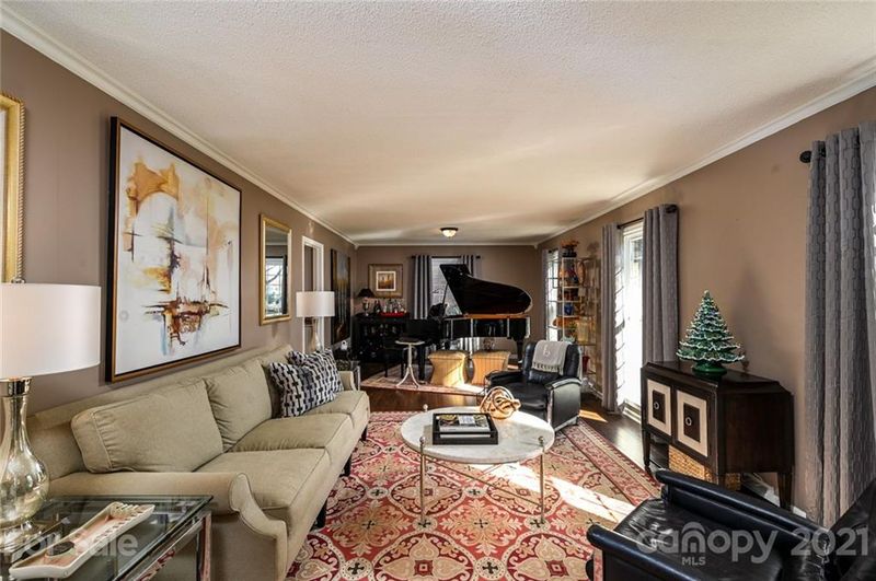 2437 Knickerbocker Dr, Charlotte, NC 28212