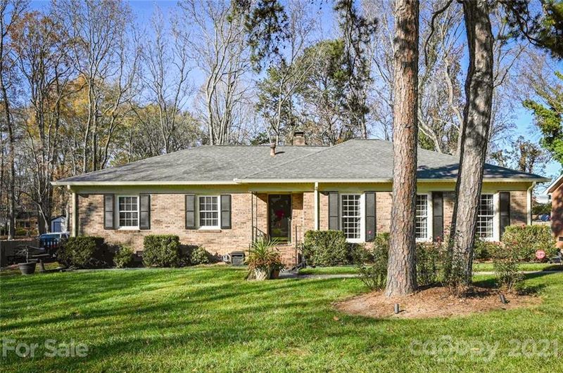 2437 Knickerbocker Dr, Charlotte, NC 28212