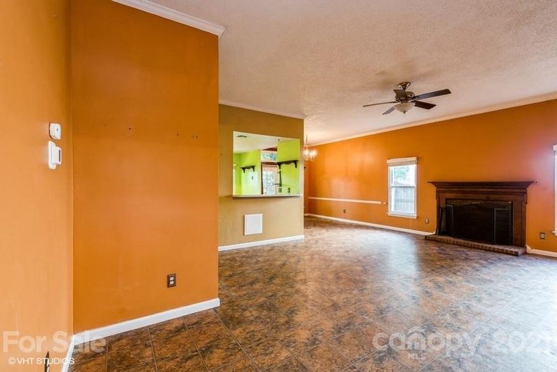 12001 Dolomite Dr, Pineville, NC 28134
