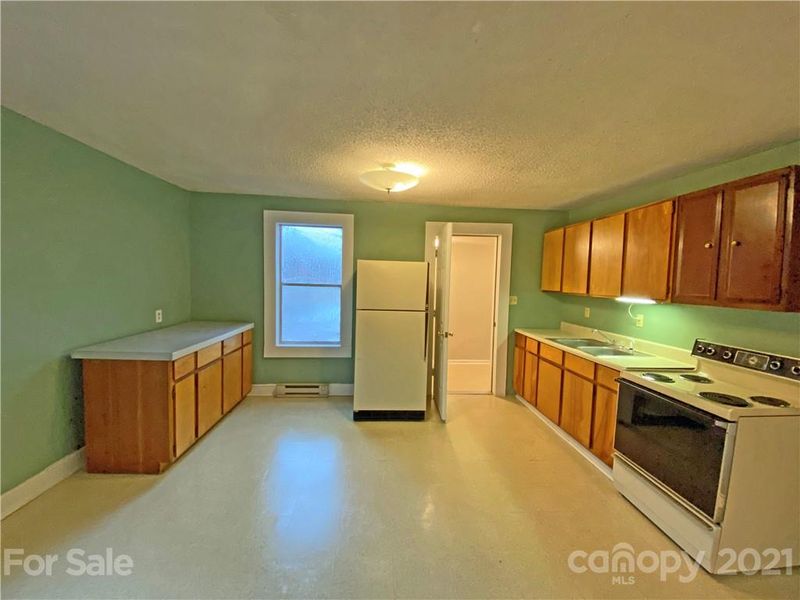 606 E Church St, Lincolnton, NC 28092