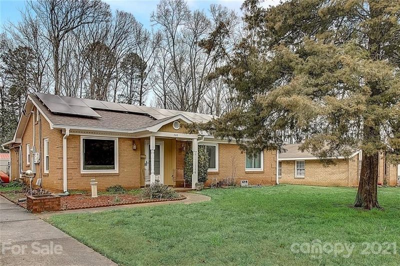 700 Vickery Dr, Charlotte, NC 28215