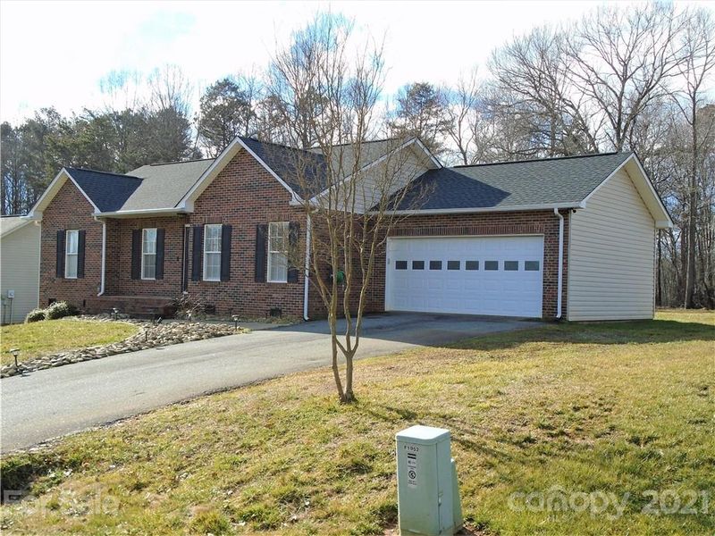 1952 Redberry Ln, Conover, NC 28613